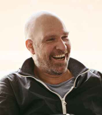 Portrait Darius Ramazani