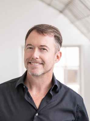 Portrait Jason Romeyko